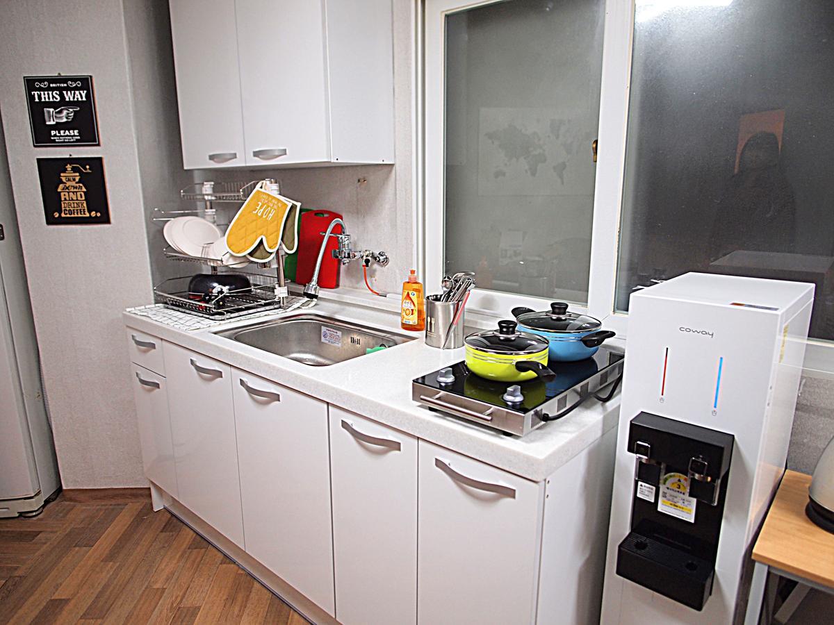 Hostel Gaon Sinchon Seoul Exterior photo