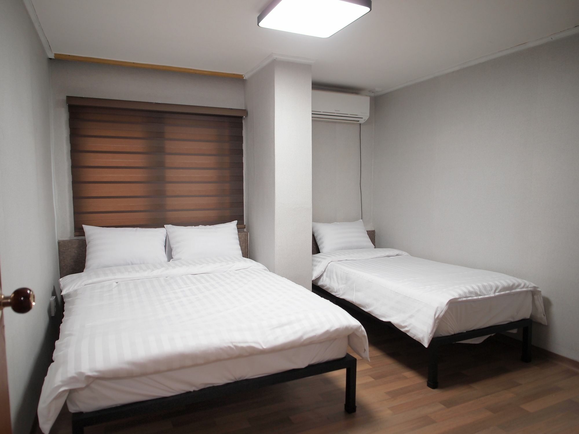 Hostel Gaon Sinchon Seoul Exterior photo